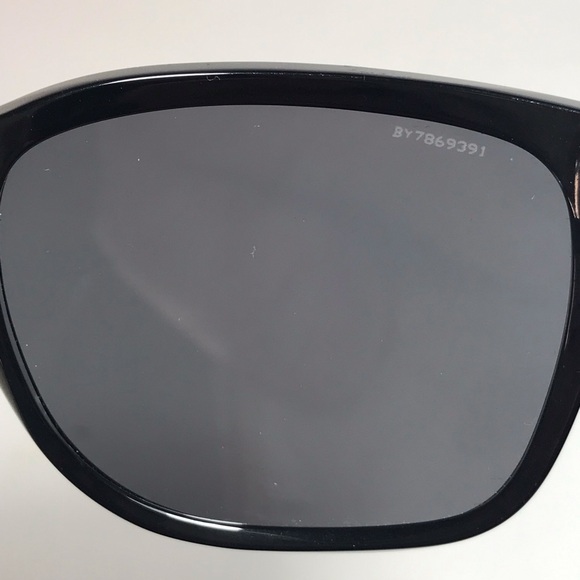 Burberry Black B 4222 Classic Polarized Sunglasses with Black Case - Picture 14 of 16